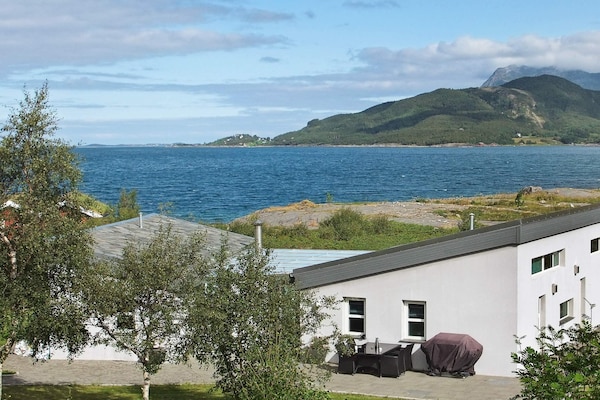Bekroond vakantiehuis aan zee met panorama uitzicht en whirlpool bij Inndyr - thumbnail 2