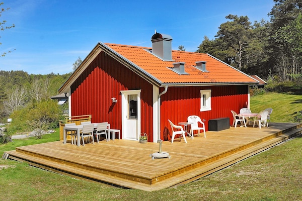 Op 1,0 km van zee: Gezellig vakantiehuis voor 4 personen in Henån - thumbnail 1