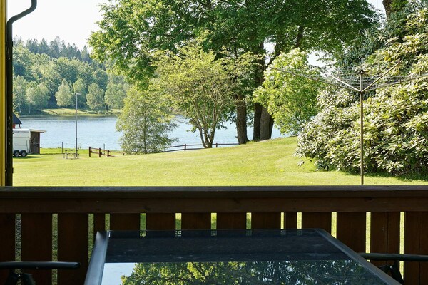 Vrijstaand vakantiehuis met meerzicht op 150m van het water in Ullared - thumbnail 4