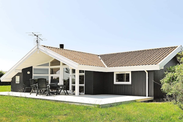 Vrijstaand vakantiehuis op 170 meter van zee met panoramisch uitzicht in Ebberup - thumbnail 1