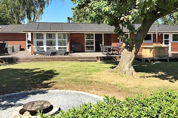 Aan zee: ruim vakantiehuis in Juelsminde voor 10 personen - thumbnail 1