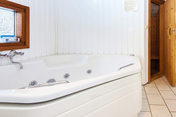Ruim vakantiehuis met sauna & whirlpool op 250m van zee bij Juelsminde - thumbnail 6
