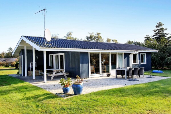 Licht vakantiehuis op groot perceel, 250m van zee bij Dannemare - thumbnail 1