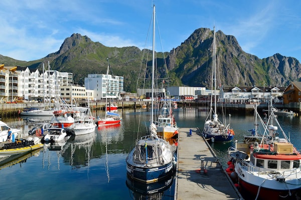 Vrijstaand vakantiehuis aan de rand van Svolvær, vlakbij wandelpaden en fjord - thumbnail 1