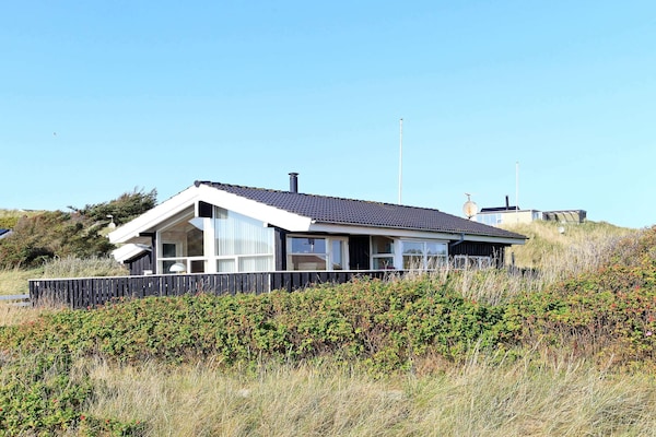 Modern vakantiehuis met sauna en zeezicht op 200m van het strand - thumbnail 1