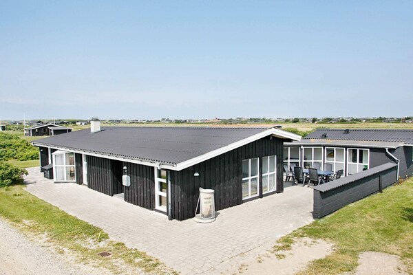 Vrijstaand vakantiehuis met whirlpool, sauna en activiteitenruimte op 700m van zee - thumbnail 1
