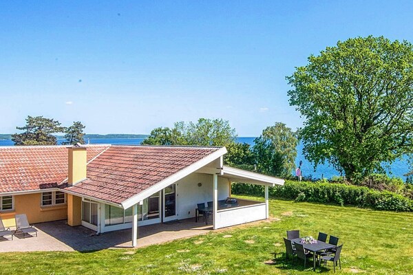 10-persoons vakantiehuis aan zee in Børkop met whirlpool en sauna - thumbnail 1