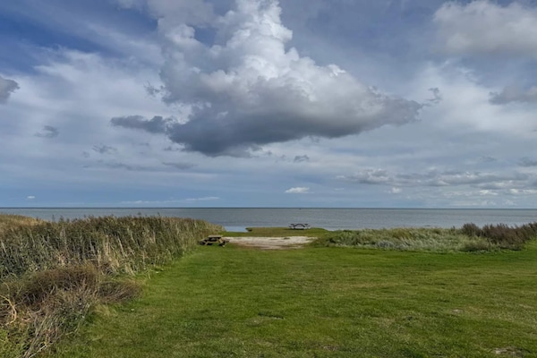 8-persoons vakantiehuis in Ørsted op 300 m van de zee - thumbnail 4