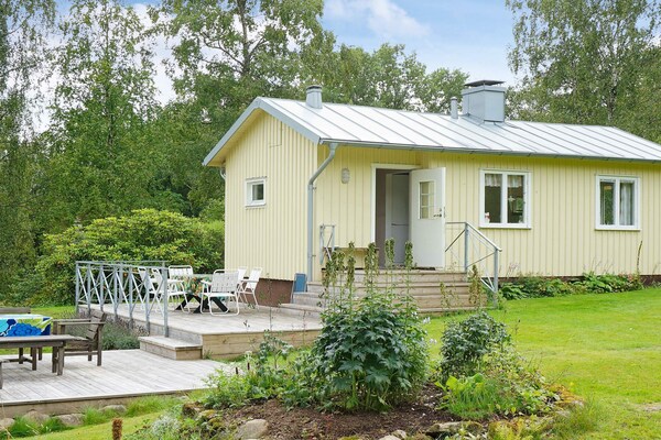Sfeervol vakantiehuis met uitzicht op bos en meer nabij Borås - thumbnail 2