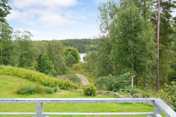 Sfeervol vakantiehuis met uitzicht op bos en meer nabij Borås - thumbnail 5