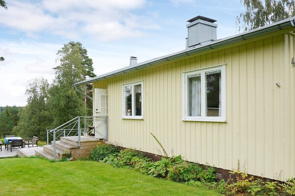 Sfeervol vakantiehuis met uitzicht op bos en meer nabij Borås - thumbnail 4