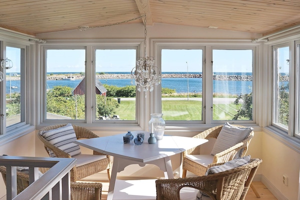 Vrijstaand vakantiehuis aan de haven met panoramisch zeezicht in Sölvesborg - thumbnail 1
