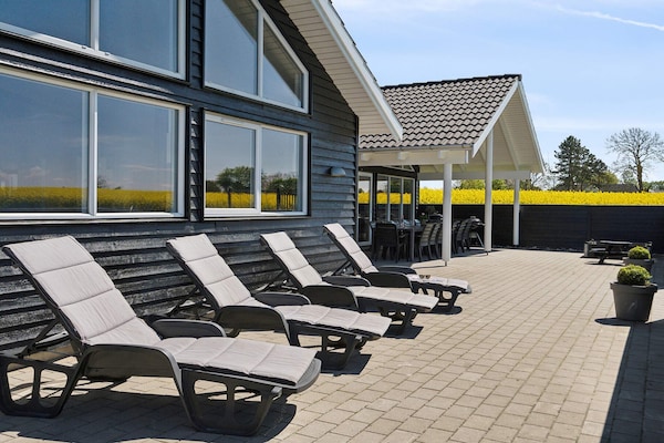 Groot vakantiehuis voor 16 personen met zwembad en sauna, vlakbij zee - thumbnail 3