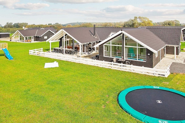 Vrijstaand vakantiehuis met zwembad en wellness op 900m van zee in Bogense - thumbnail 2