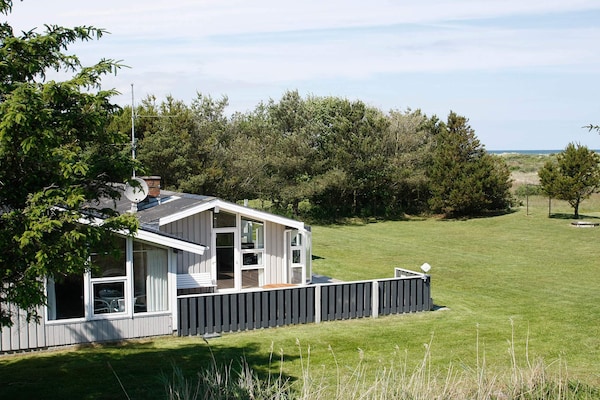 Vrijstaand vakantiehuis met zwembad en sauna direct achter de duinen bij Jerup - thumbnail 2