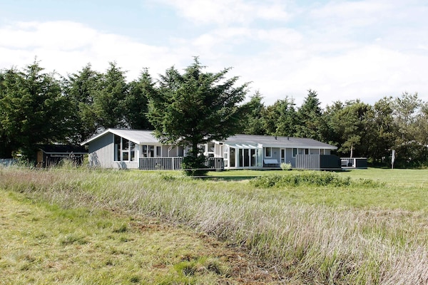 Vrijstaand vakantiehuis met zwembad en sauna direct achter de duinen bij Jerup - thumbnail 3