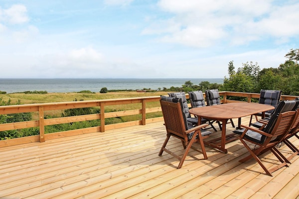 Architectonisch vakantiehuis met sauna en panoramisch zeezicht op 80 meter - thumbnail 2