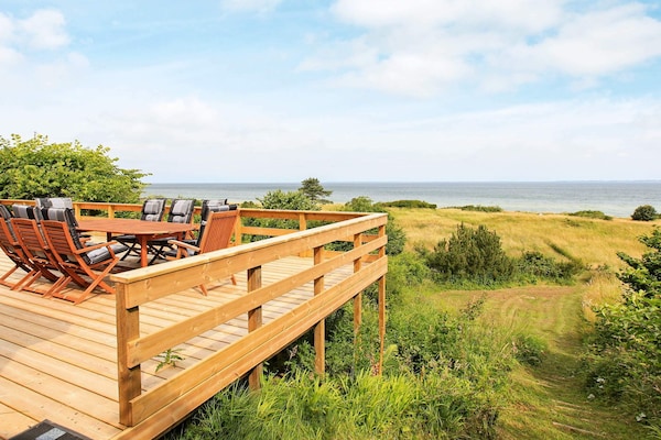 Architectonisch vakantiehuis met sauna en panoramisch zeezicht op 80 meter - thumbnail 5