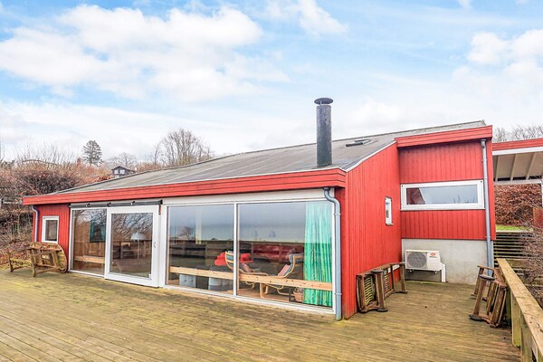 Architectonisch vakantiehuis met sauna en panoramisch zeezicht op 80 meter - thumbnail 1