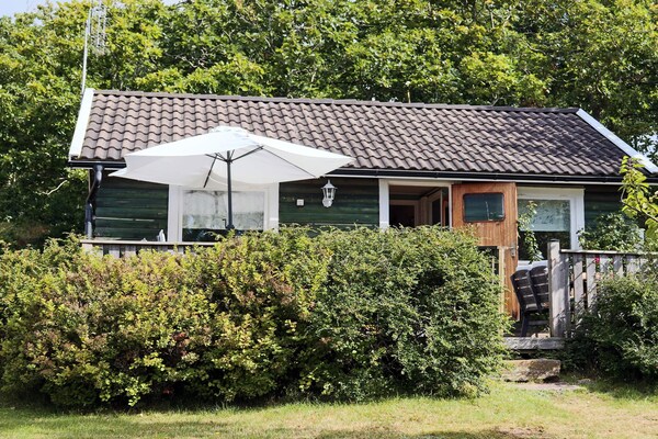 Knus vakantiehuis aan de Zweedse kust met zeezicht bij Ugglarp - thumbnail 1