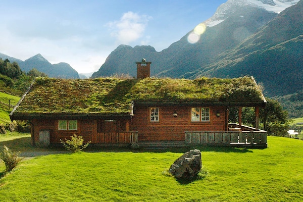 Vakantiehuis met panoramisch uitzicht op de Nordfjord in Olden - thumbnail 2