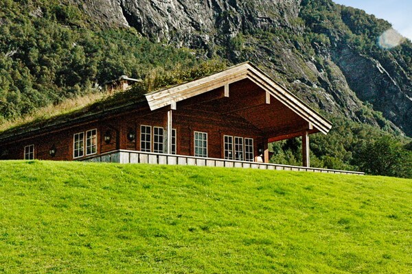 Vakantiehuis met panoramisch uitzicht op de Nordfjord in Olden - thumbnail 3
