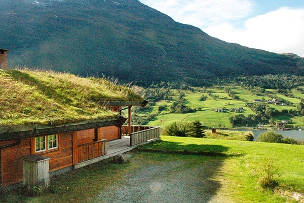 Vakantiehuis met panoramisch uitzicht op de Nordfjord in Olden - thumbnail 6