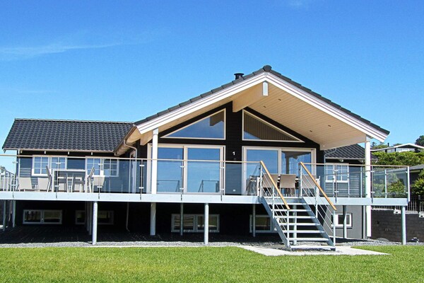 Luxe vakantiehuis voor 24 personen bij Ebeltoft, 200m van zee met zwembad - thumbnail 1