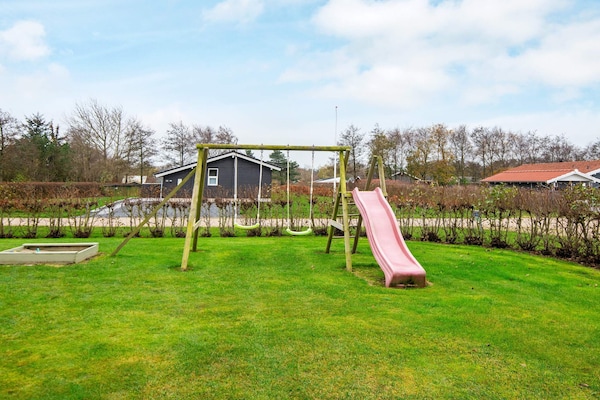 Vrijstaand vakantiehuis met whirlpool, sauna en tuin op 400m van de zee bij Hemmet - thumbnail 2