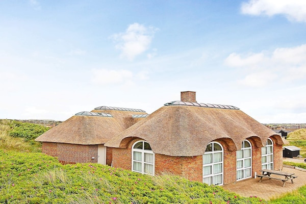 Aan zee: Ruim vakantiehuis in Ringkøbing met sauna en whirlpool · 6 pers. - thumbnail 1