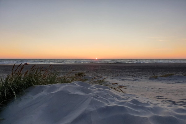 Knus houten huis in de duinen bij Tornby Strand op 500 meter - thumbnail 5
