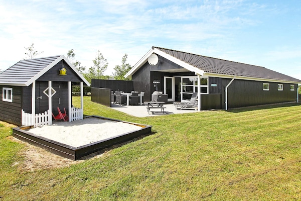 Op 700 m van zee: Modern vakantiehuis in Tarm voor 8 personen - thumbnail 1
