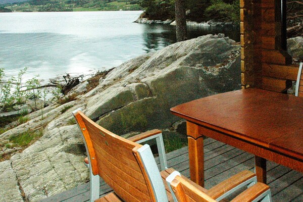 Zuidgerichte vakantiewoning aan de Skålvikfjord met fjordzicht en boothuur - thumbnail 5