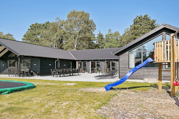 Ruim vakantiehuis in Frederiksværk voor 20 personen met zwembad · 315 m² - thumbnail 2