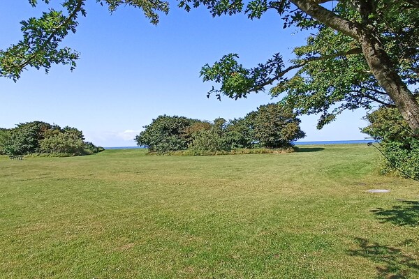 Vrijstaand vakantiehuis direct aan het strand van Hasmark met panoramisch waterzicht - thumbnail 4