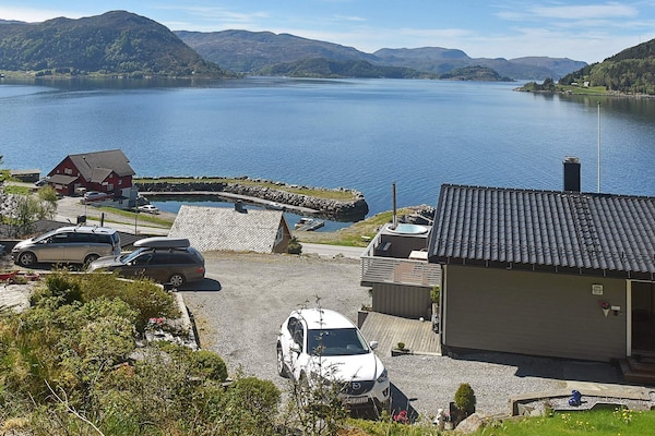 Vakantiehuis met panoramisch uitzicht, houtgestookte hot tub en bootverhuur nabij Selje - thumbnail 2