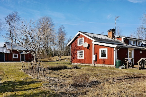 Sfeervol vakantiehuis met sauna aan de golfbaan bij Stockaryd - thumbnail 4