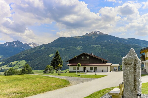 Gerenoveerd landhuis voor 15 personen direct aan skigebied KitzSki in Mittersill - thumbnail 2