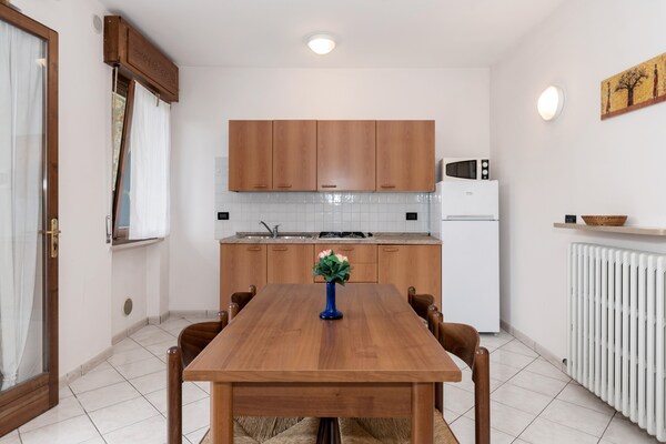 Knus appartement met tuin en zwembad op 600 meter van het Gardameer - thumbnail 4