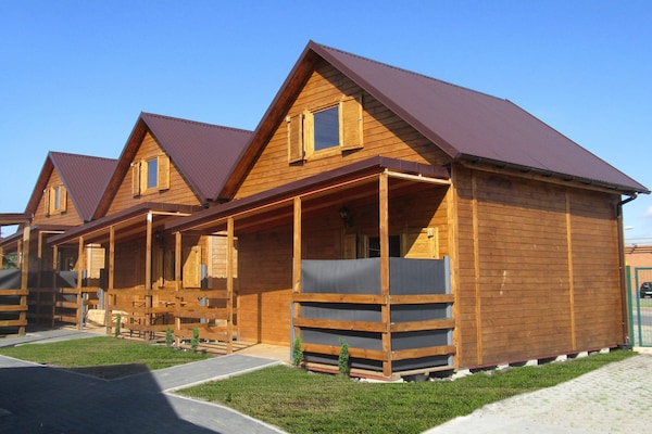Vrijstaande bungalow aan de golfbaan in Międzyzdroje met BBQ - thumbnail 1