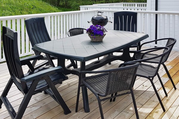 Licht vakantiehuis in Rorbu-stijl direct aan het water bij Brattvåg - thumbnail 5