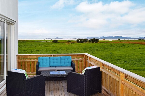 Ruim vakantiehuis met panoramisch uitzicht op zee en de Lofoten - thumbnail 4