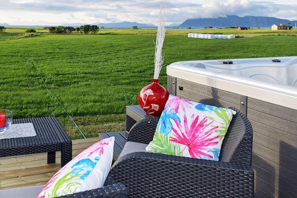 Ruim vakantiehuis met panoramisch uitzicht op zee en de Lofoten - thumbnail 6
