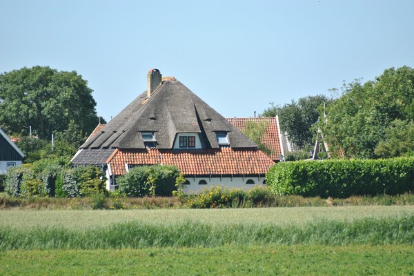 Authentieke vakantielodge Florijn 2 aan bosrand van Oost-Texel - thumbnail 1