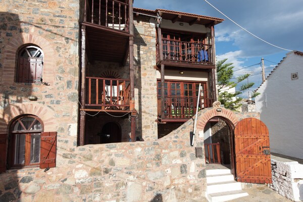 House of Monastery: Authentiek kloosterappartement met zeezicht bij Elounda - thumbnail 6