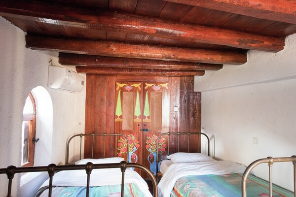 House of Monastery: Authentiek kloosterappartement met zeezicht bij Elounda - thumbnail 5
