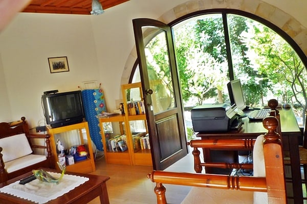 Knusse studio op Kreta met zwembad, nabij strand en authentiek Douliana - thumbnail 2