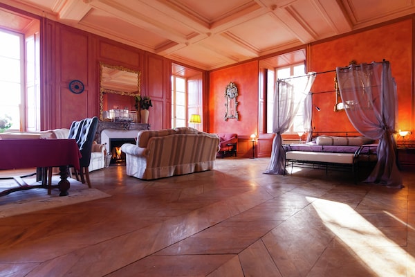 Romantisch verblijf in de Chambre Rouge van een kasteel nabij Chalais - thumbnail 2