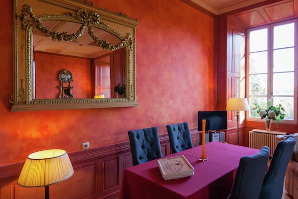 Romantisch verblijf in de Chambre Rouge van een kasteel nabij Chalais - thumbnail 5