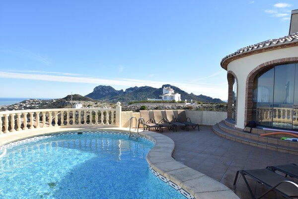 Villa El Sueño: Panoramisch zeezicht, privézwembad en golf nabij Rafol d'Almunia - thumbnail 1